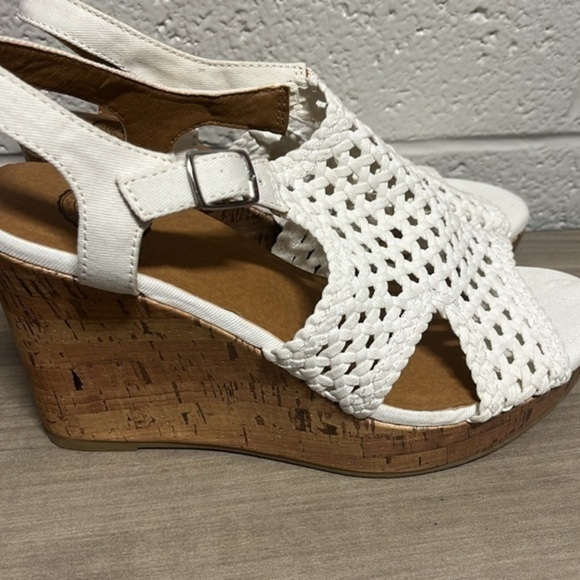 SO Taffy Crocheted white canvas sandal wedges size‎ 9 - Picture 2 of 6